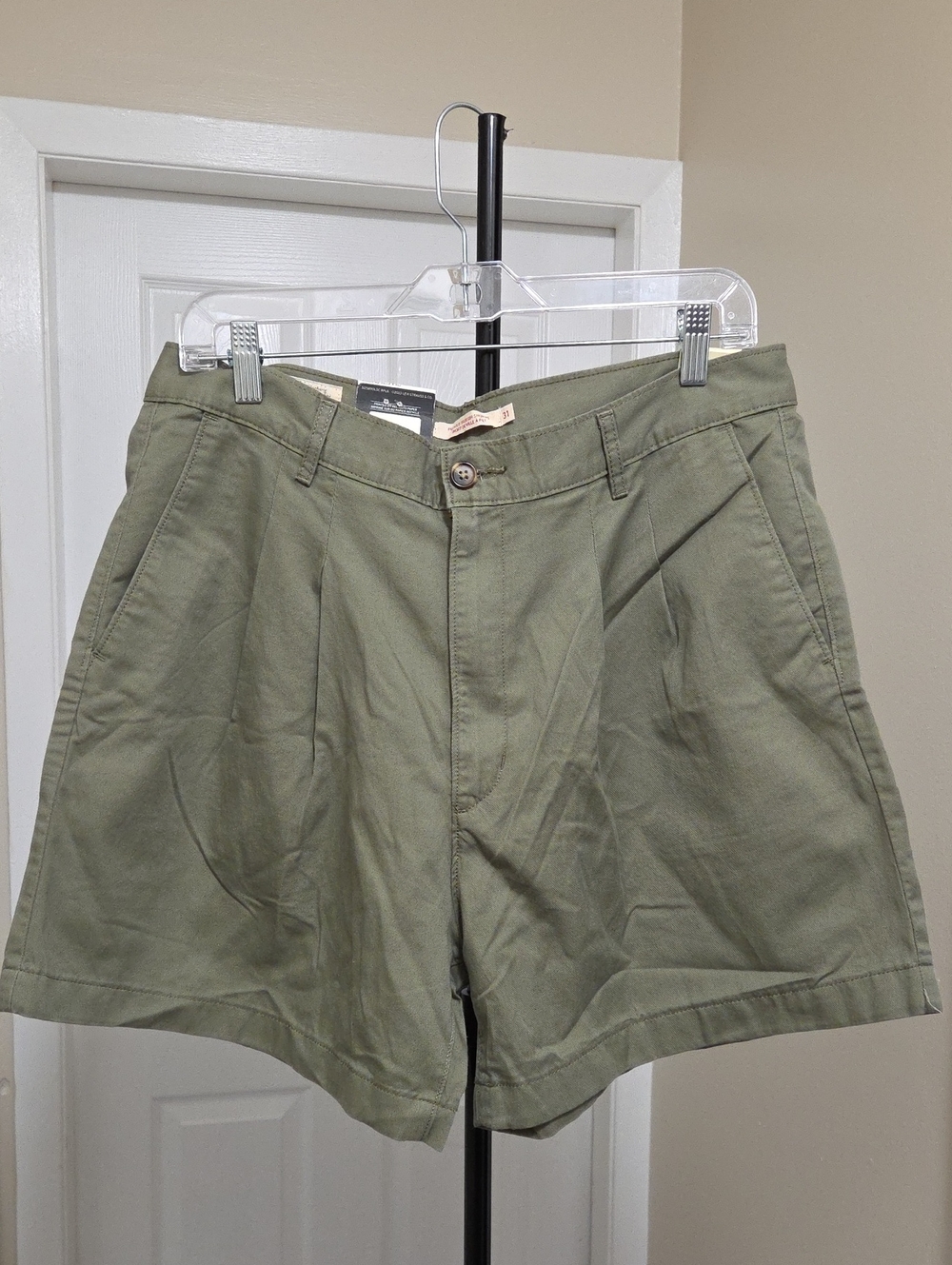 Nwt Levi's Pleated Olive Green Pleated Trouser Shorts Cotton Tencel Blend